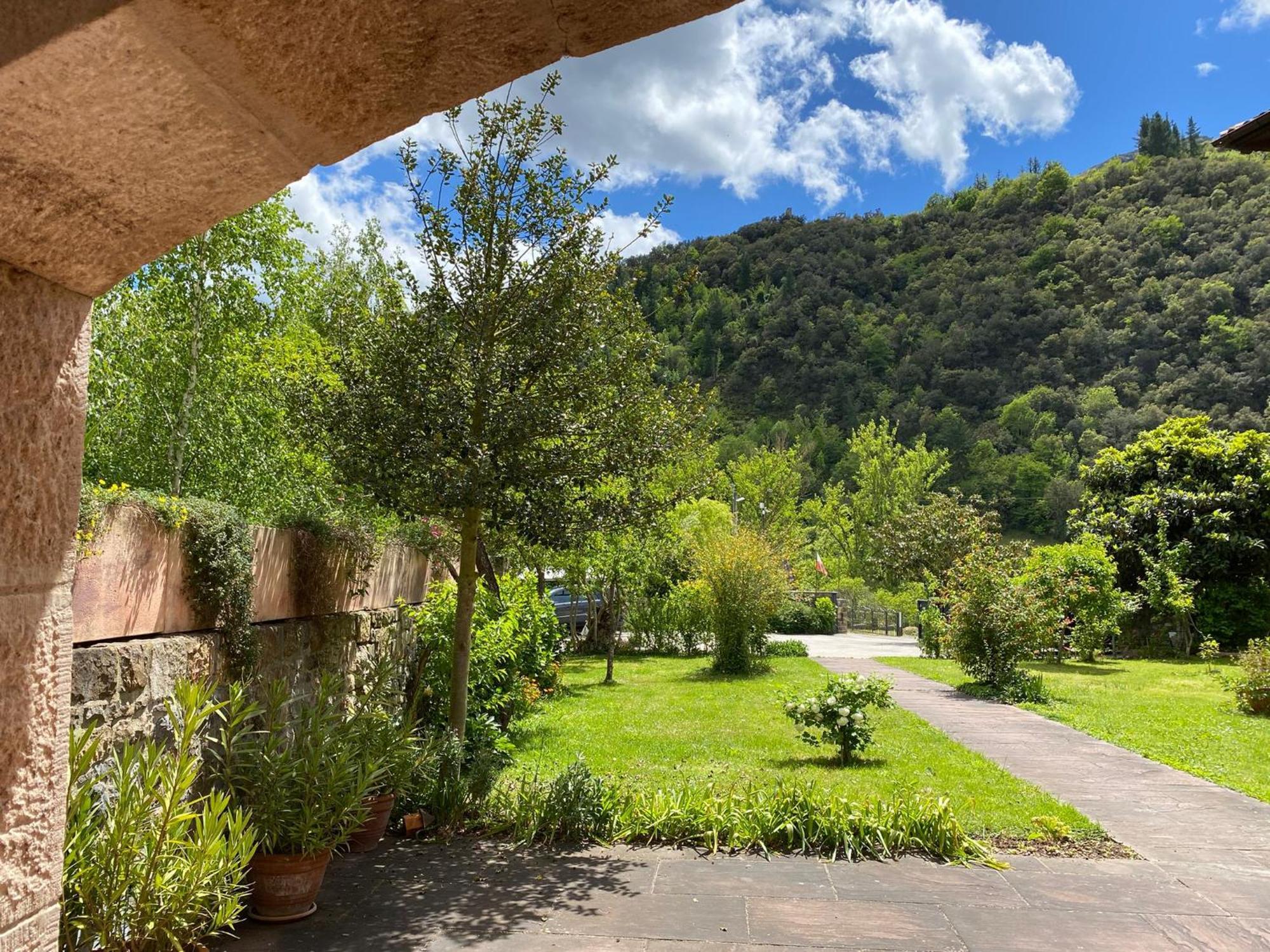 Picos De Europa Suites And Rooms Turieno Exterior photo