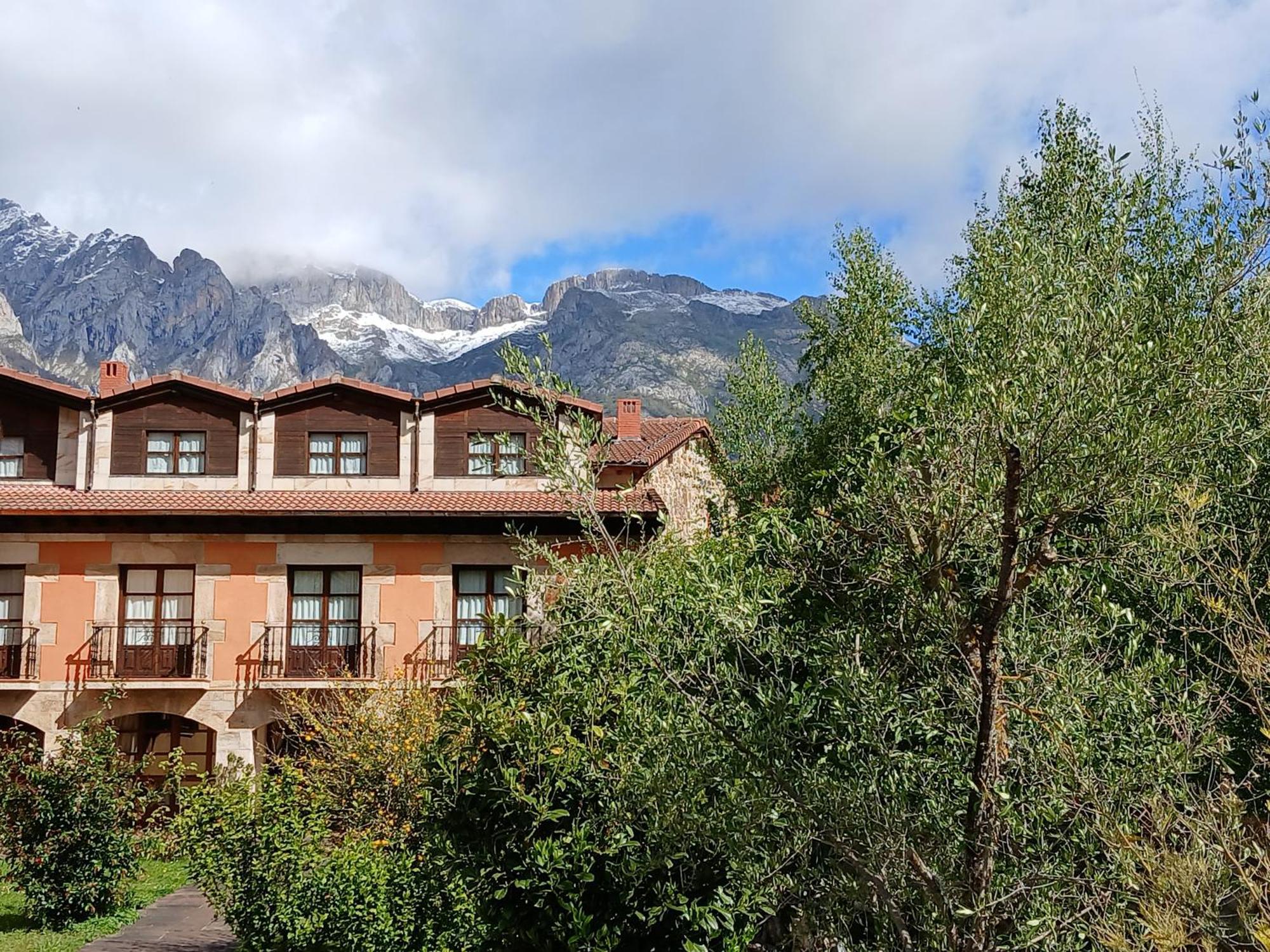 Picos De Europa Suites And Rooms Turieno Exterior photo