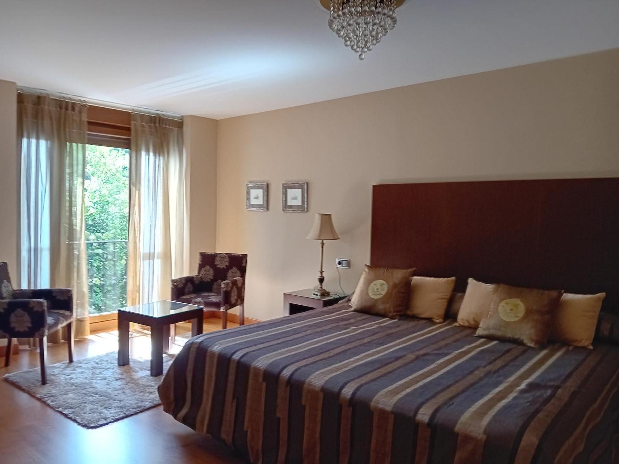 Picos De Europa Suites And Rooms Turieno Exterior photo